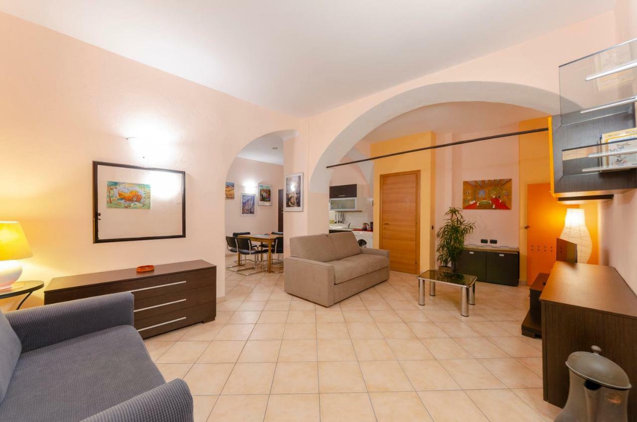 Joivy Warm Family Apt Near Porto Antico Lägenhet Genua Exteriör bild